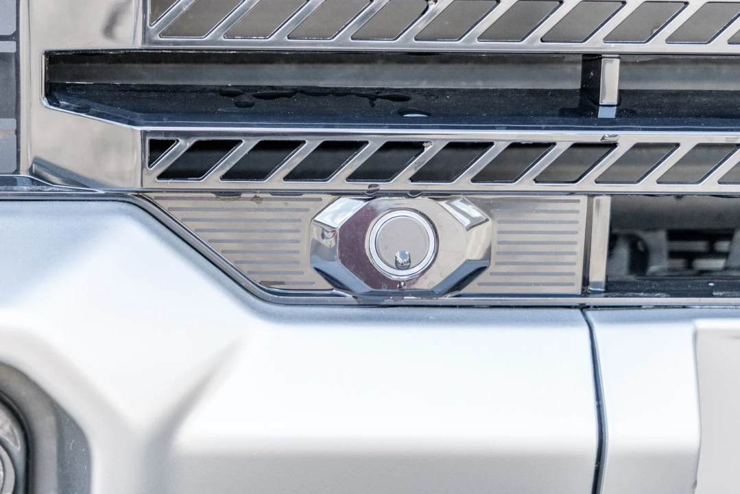 2022 GMC Hummer EV - Image 18 of 31