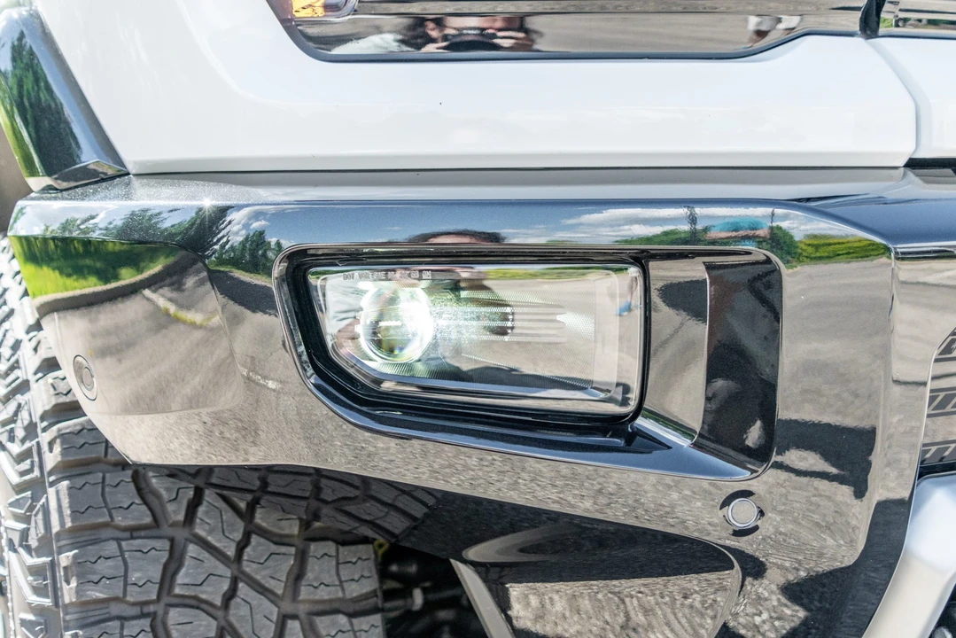 2022 GMC Hummer EV - Image 21 of 31