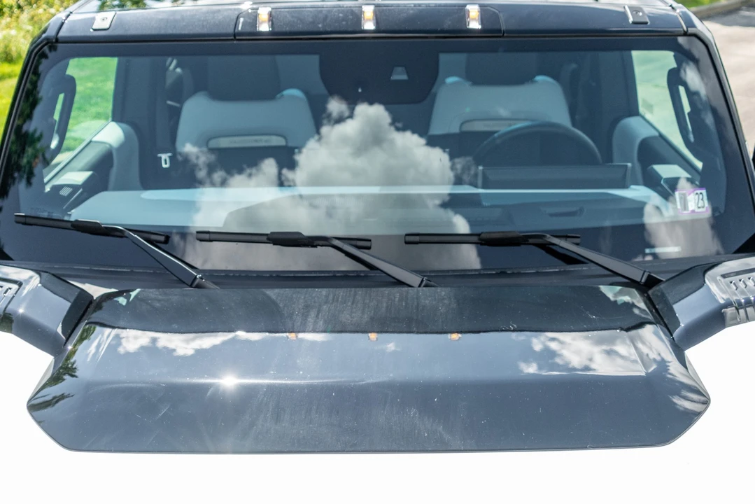 2022 GMC Hummer EV - Image 24 of 31