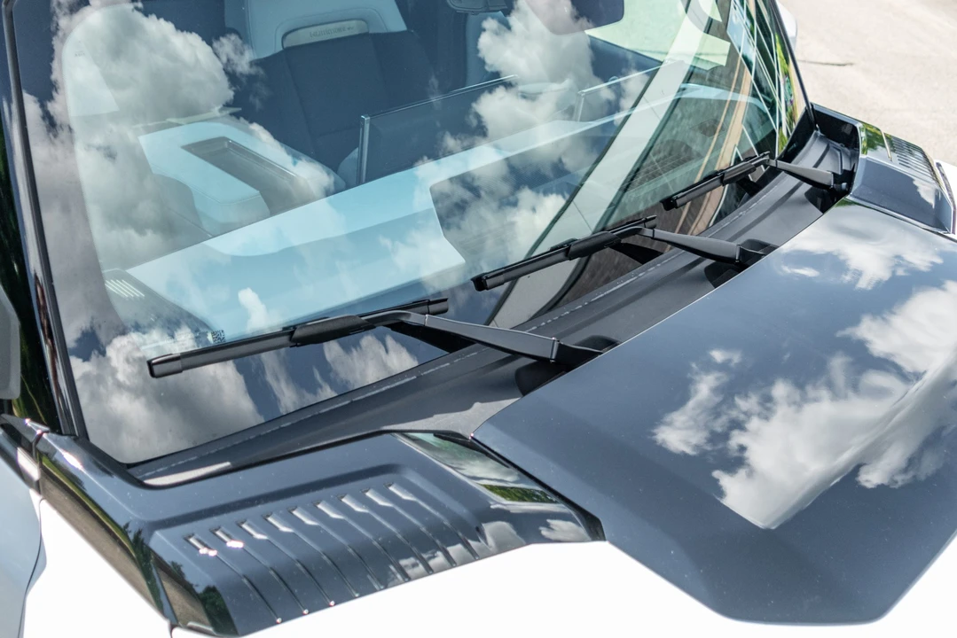 2022 GMC Hummer EV - Image 23 of 31