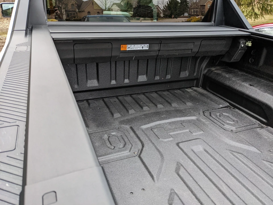 2022 GMC Hummer EV - Image 9 of 12