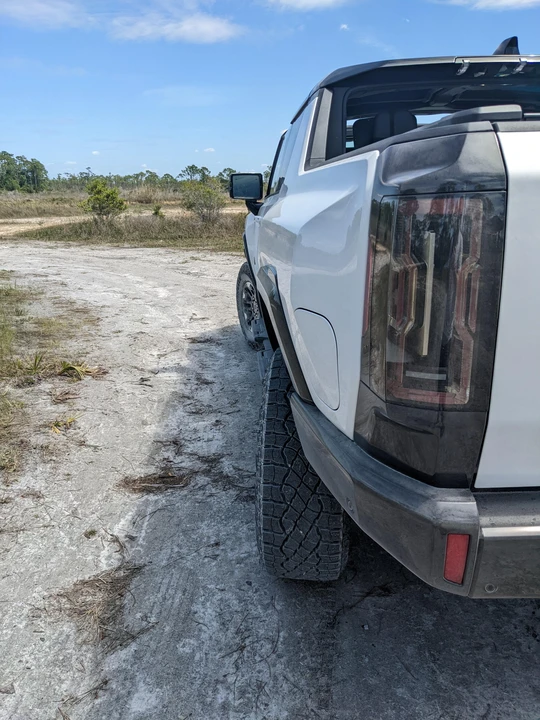 2022 GMC Hummer EV - Image 8 of 12