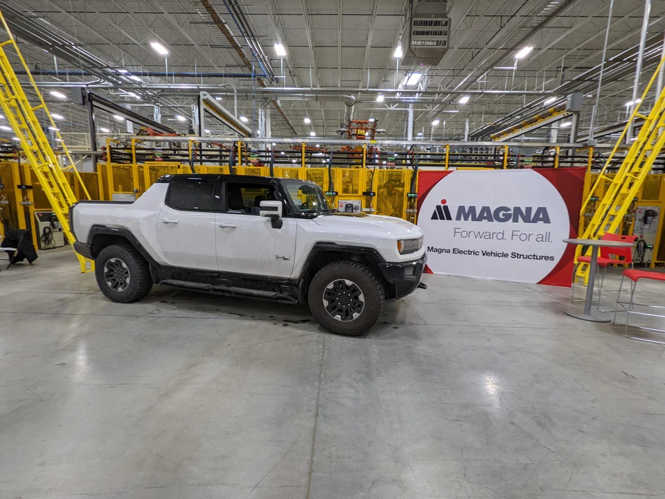 2022 GMC Hummer EV - Image 7 of 12