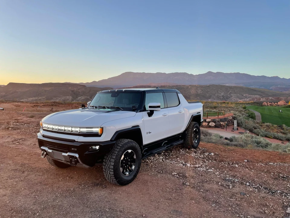 2022 GMC Hummer EV - Image 3 of 31