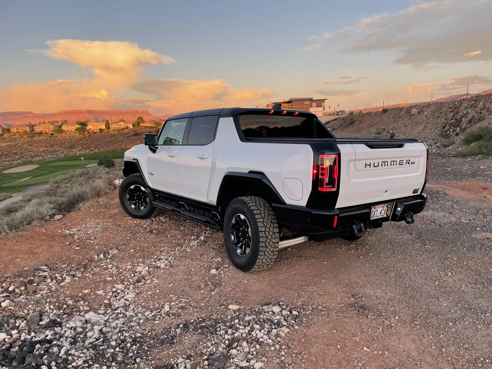 2022 GMC Hummer EV - Image 4 of 31