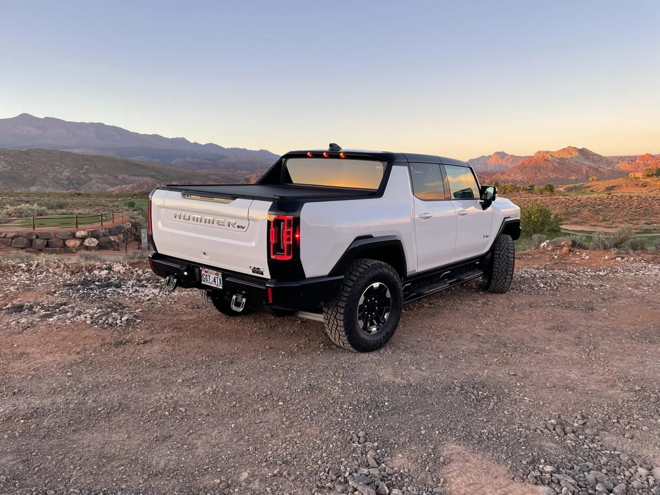 2022 GMC Hummer EV - Image 6 of 31