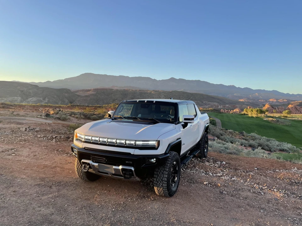2022 GMC Hummer EV - Image 2 of 31