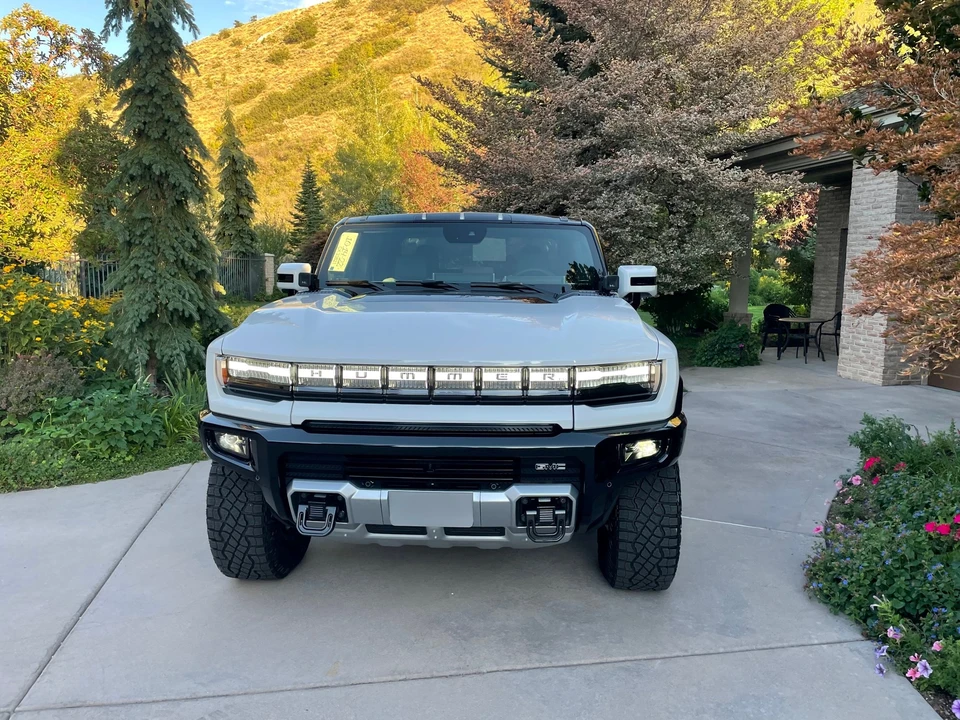 2022 GMC Hummer EV - Image 11 of 31