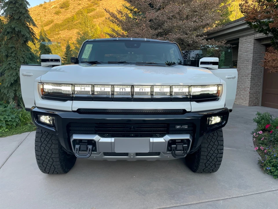 2022 GMC Hummer EV - Image 19 of 31