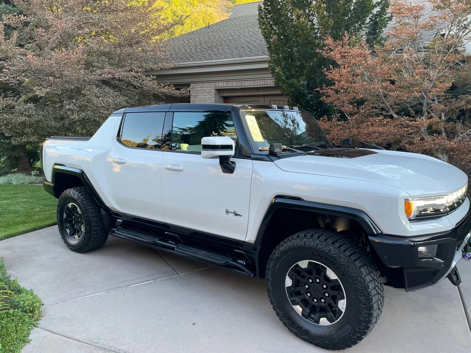 2022 GMC Hummer EV - Image 9 of 31