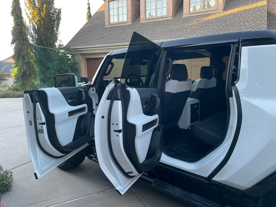 2022 GMC Hummer EV - Image 30 of 31