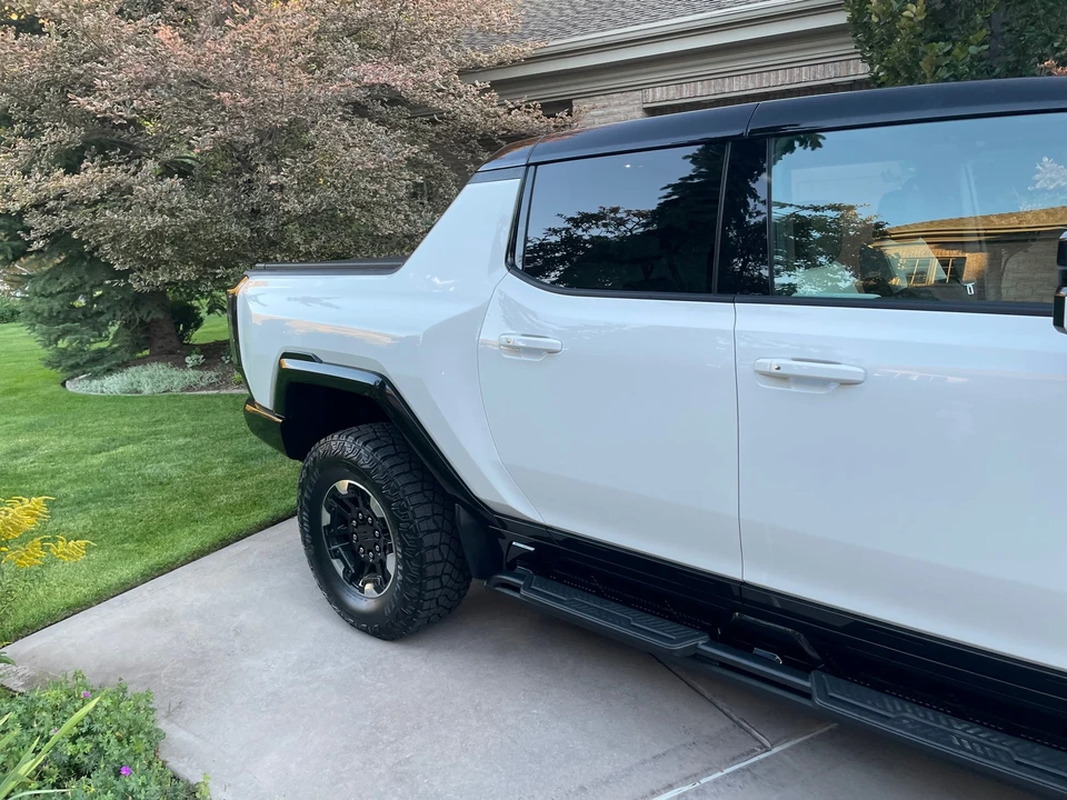 2022 GMC Hummer EV - Image 18 of 31