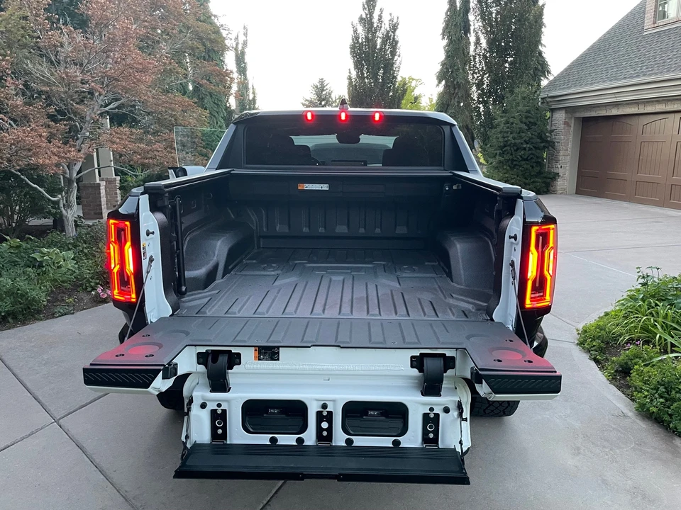 2022 GMC Hummer EV - Image 15 of 31