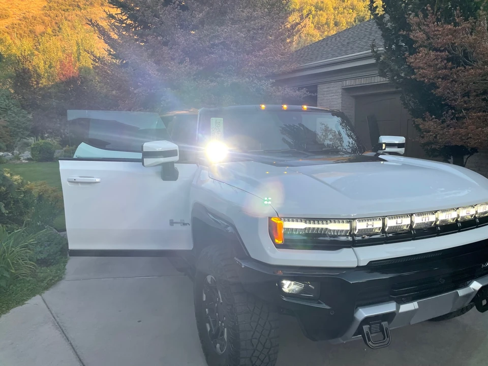 2022 GMC Hummer EV - Image 24 of 31