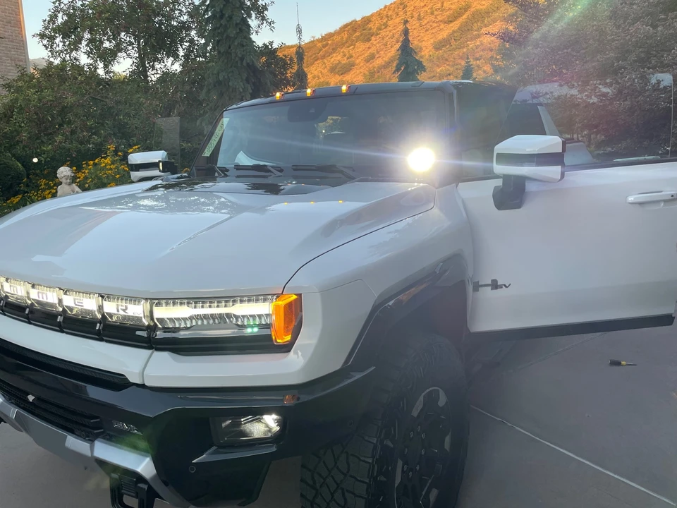 2022 GMC Hummer EV - Image 25 of 31
