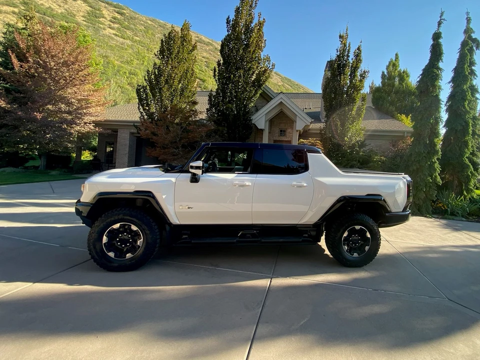 2022 GMC Hummer EV - Image 12 of 31