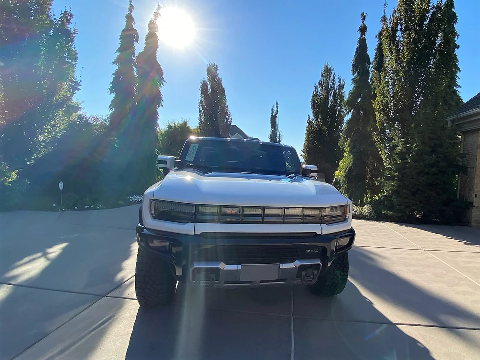 2022 GMC Hummer EV - Image 10 of 31