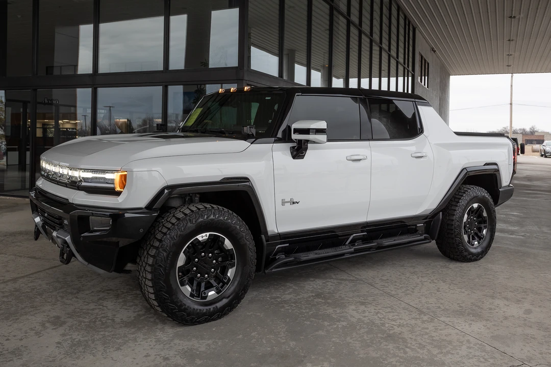 2022 GMC Hummer EV - Image 12 of 31