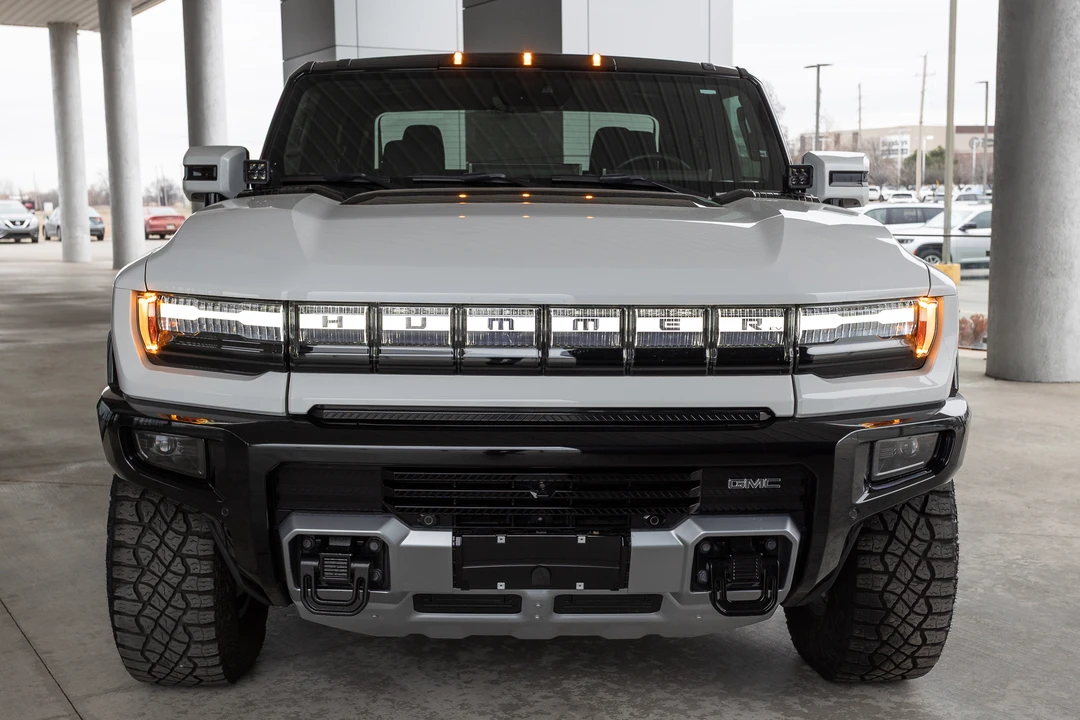 2022 GMC Hummer EV - Image 3 of 31
