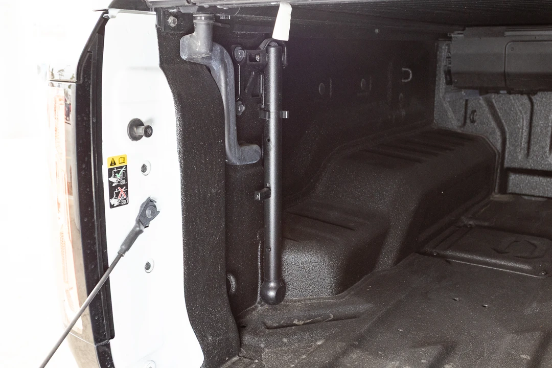 2022 GMC Hummer EV - Image 21 of 31