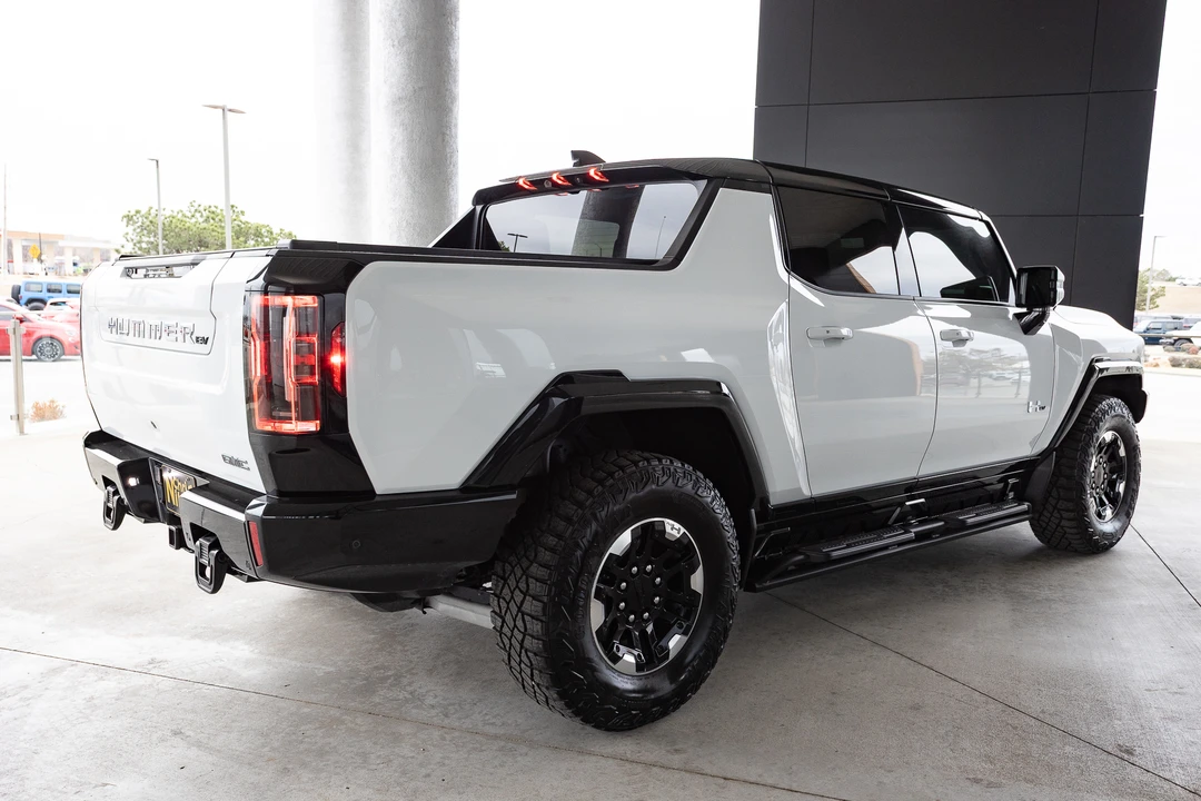 2022 GMC Hummer EV - Image 6 of 31