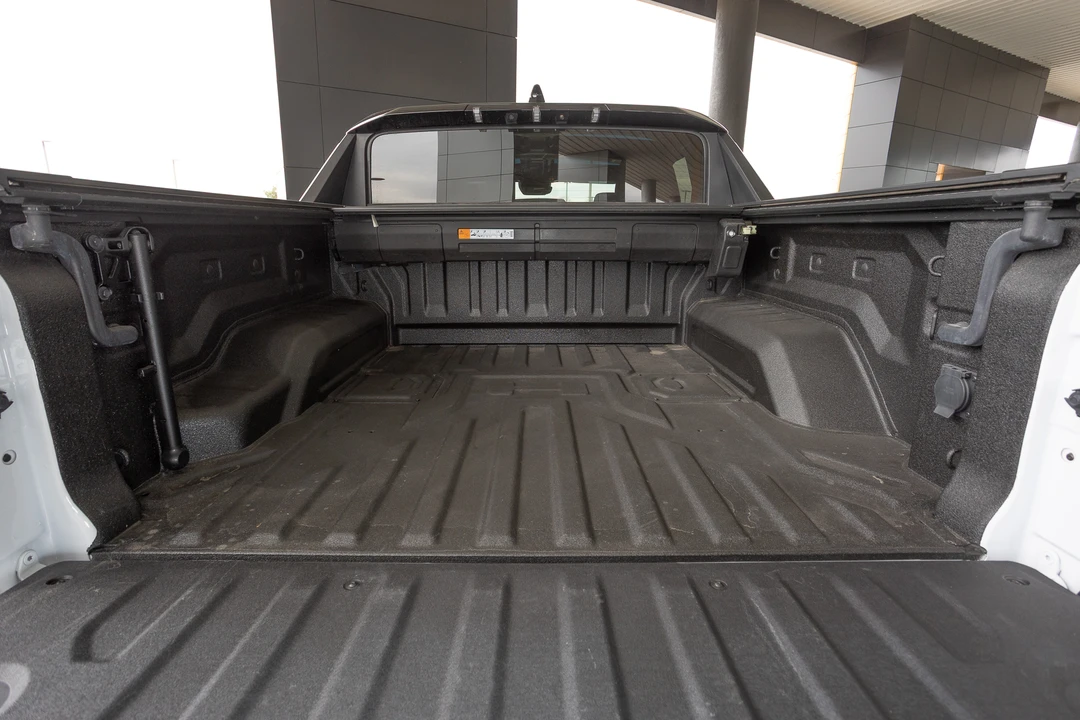 2022 GMC Hummer EV - Image 19 of 31