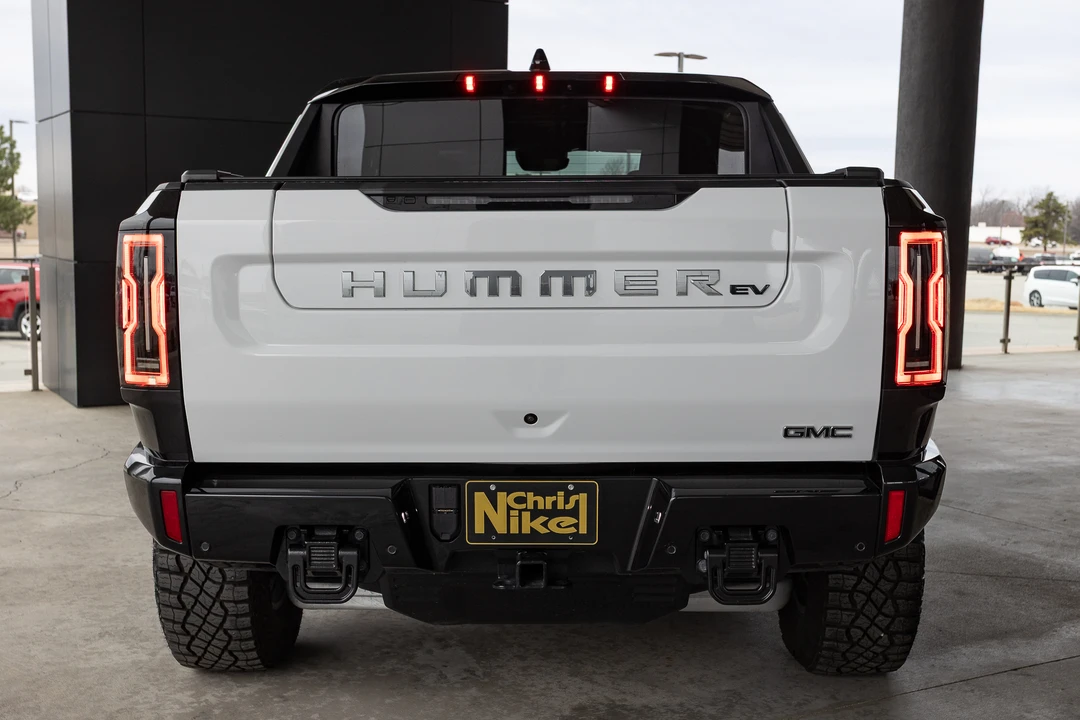2022 GMC Hummer EV - Image 8 of 31