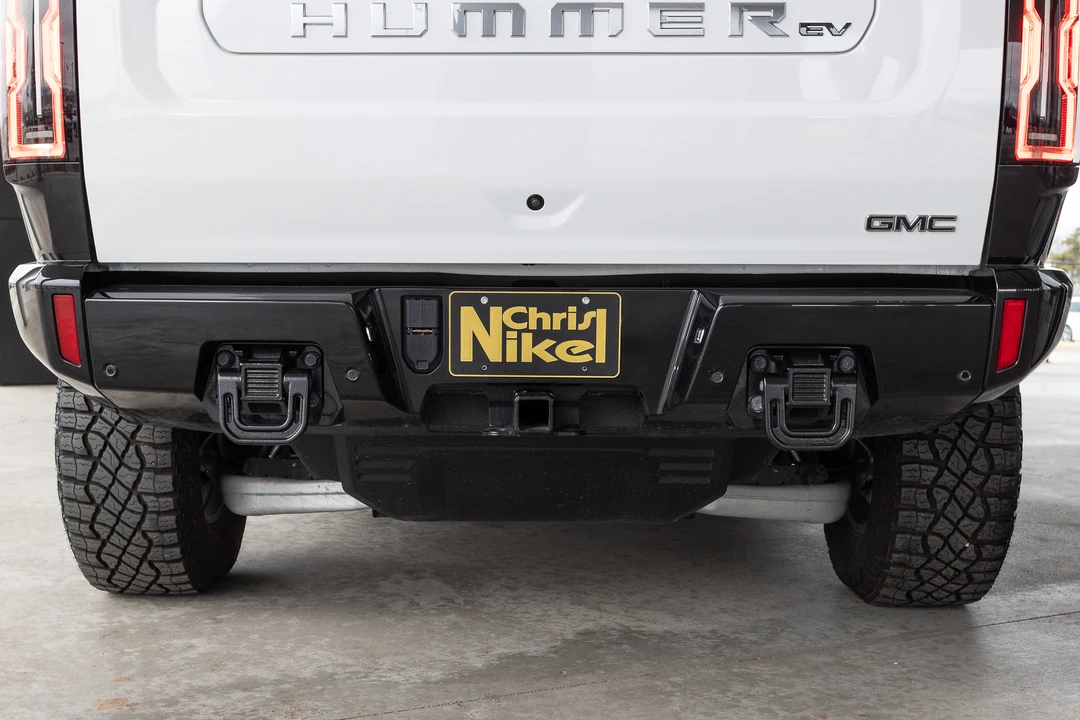 2022 GMC Hummer EV - Image 16 of 31