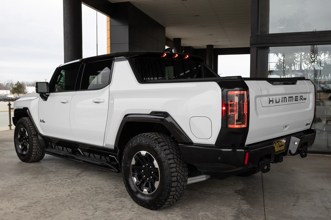 2022 GMC Hummer EV - Image 10 of 31