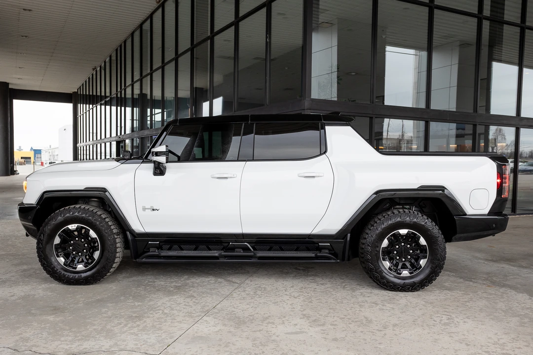 2022 GMC Hummer EV - Image 11 of 31