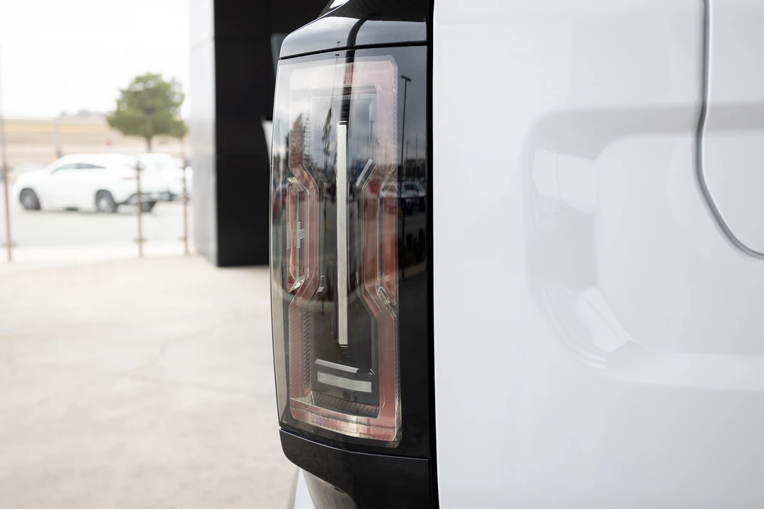 2022 GMC Hummer EV - Image 27 of 31