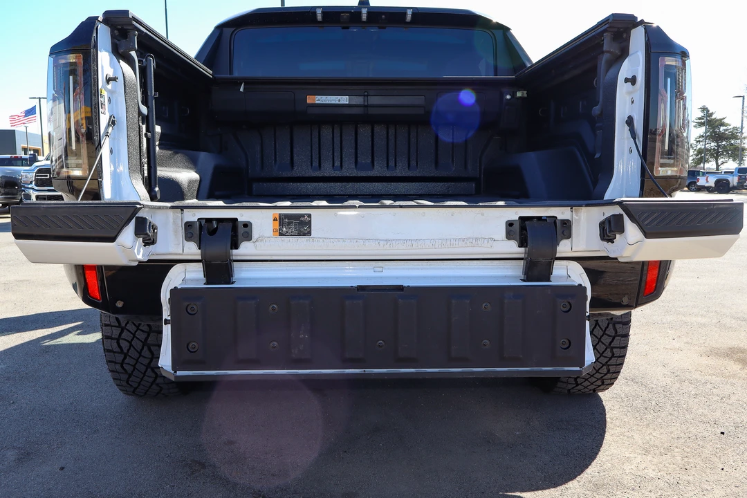 2022 GMC Hummer EV - Image 17 of 31