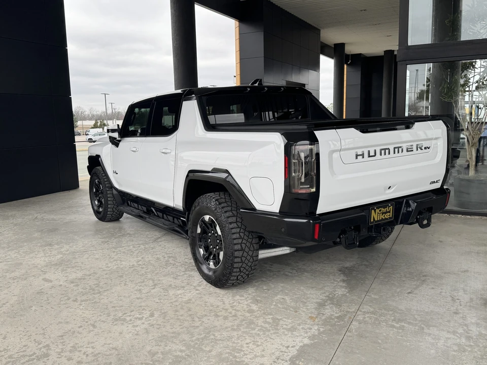2022 GMC Hummer EV - Image 9 of 31