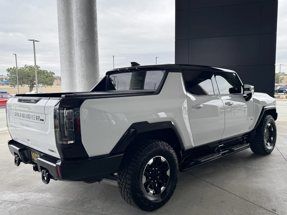 2022 GMC Hummer EV - Image 7 of 31