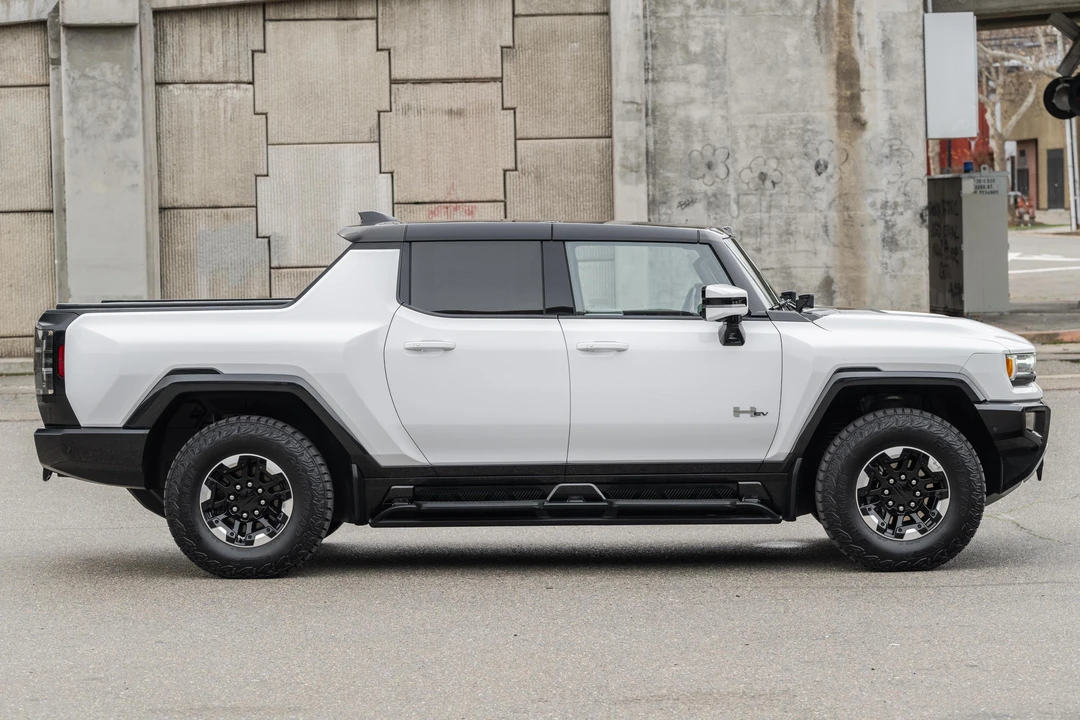 2022 GMC Hummer EV - Image 3 of 31