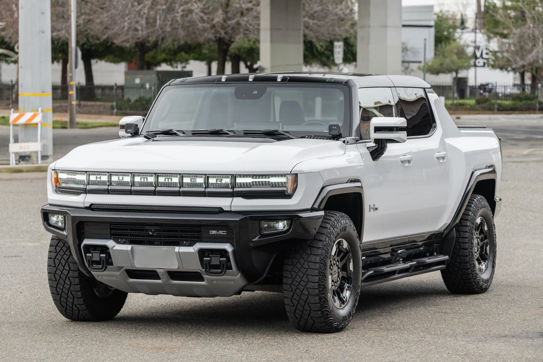 2022 GMC Hummer EV - Image 7 of 31
