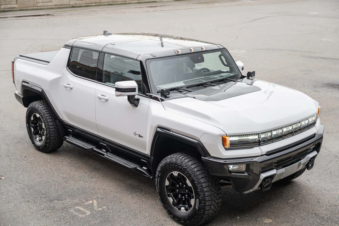 2022 GMC Hummer EV - Image 29 of 31