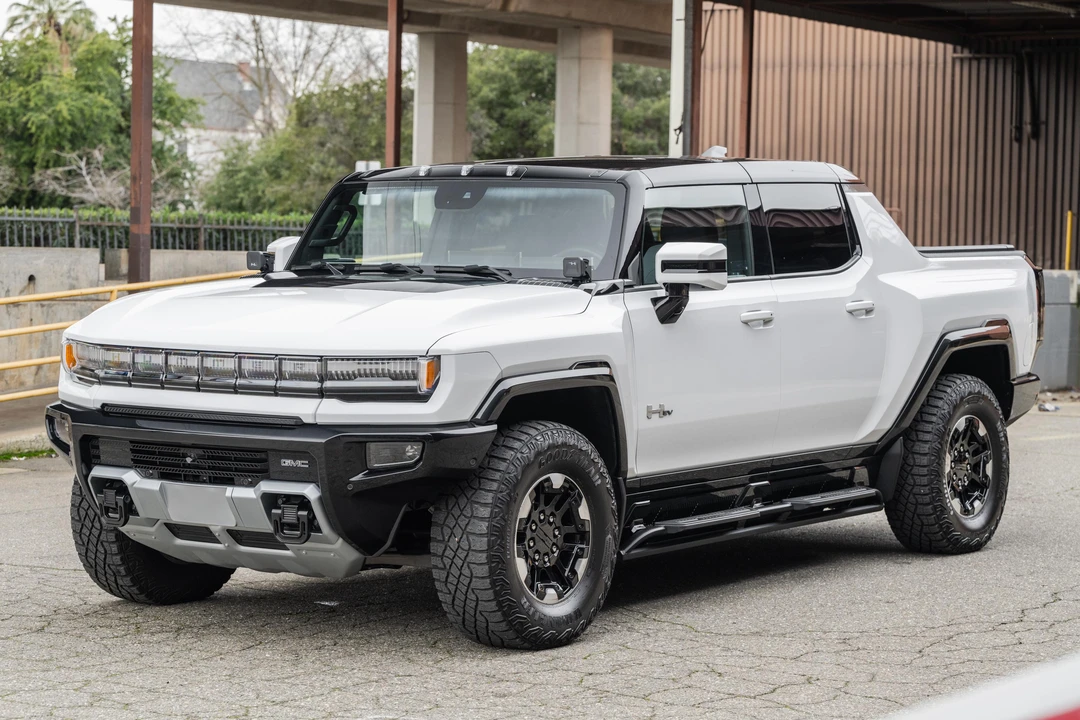 2022 GMC Hummer EV - Image 11 of 31