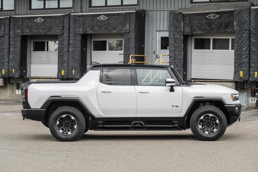 2022 GMC Hummer EV - Image 27 of 31