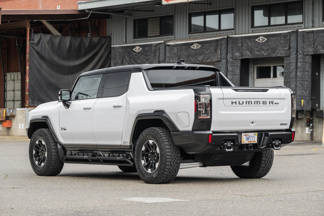 2022 GMC Hummer EV - Image 16 of 31