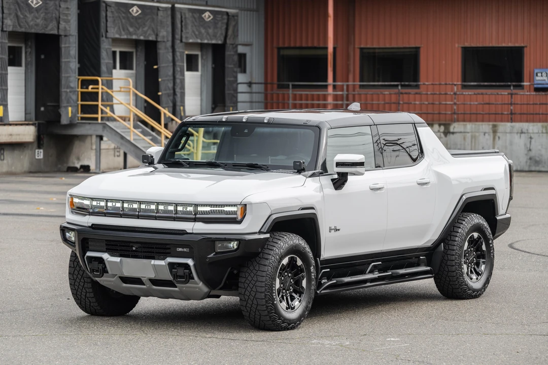 2022 GMC Hummer EV - Image 9 of 31