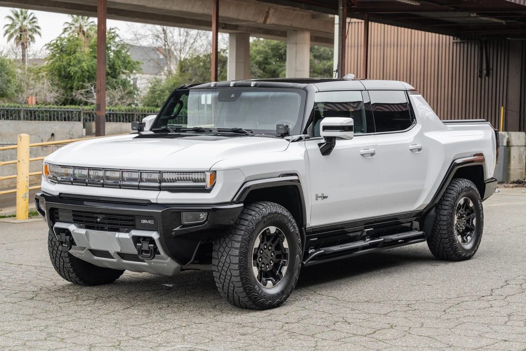 2022 GMC Hummer EV - Image 12 of 31