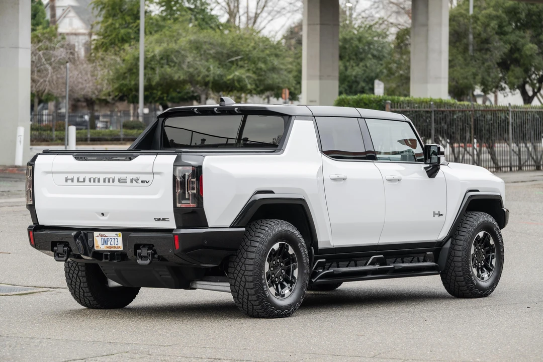 2022 GMC Hummer EV - Image 24 of 31