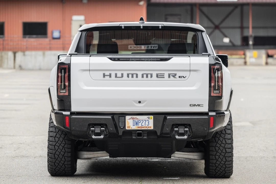2022 GMC Hummer EV - Image 21 of 31