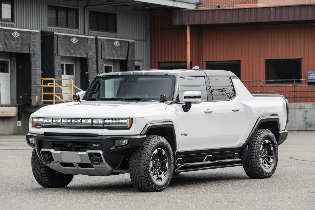 2022 GMC Hummer EV - Image 10 of 31