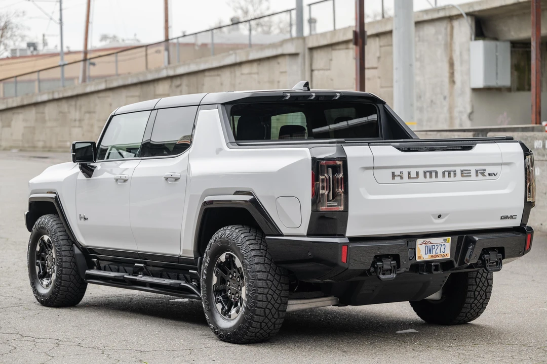 2022 GMC Hummer EV - Image 17 of 31