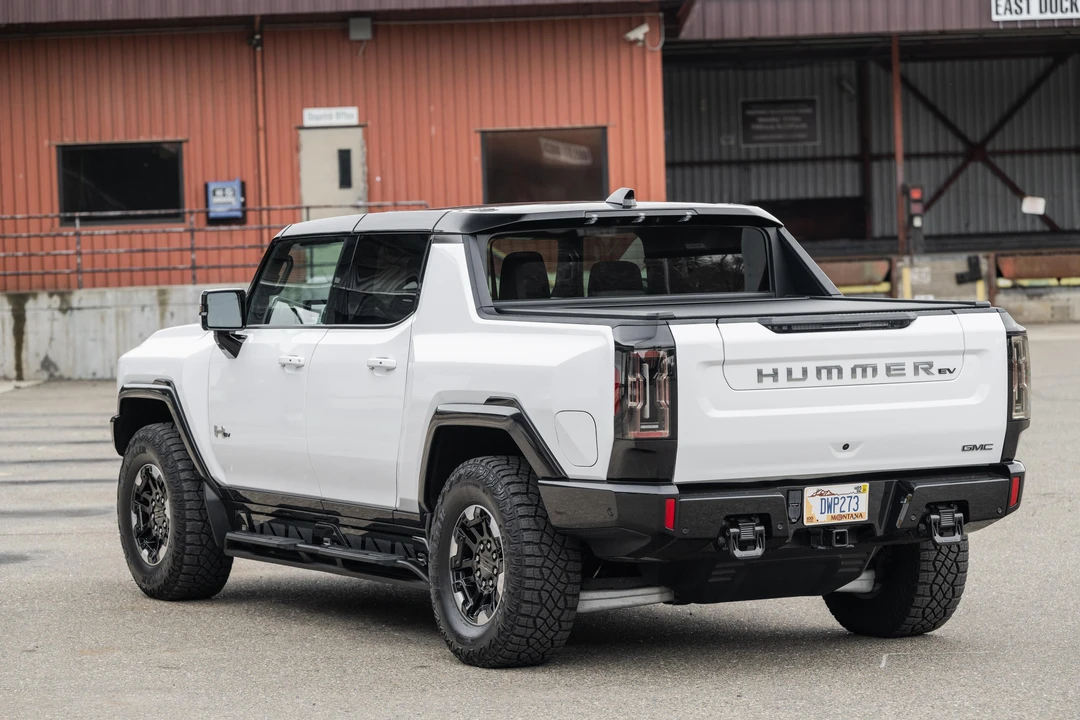 2022 GMC Hummer EV - Image 18 of 31