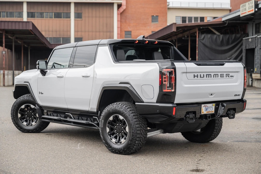 2022 GMC Hummer EV - Image 15 of 31