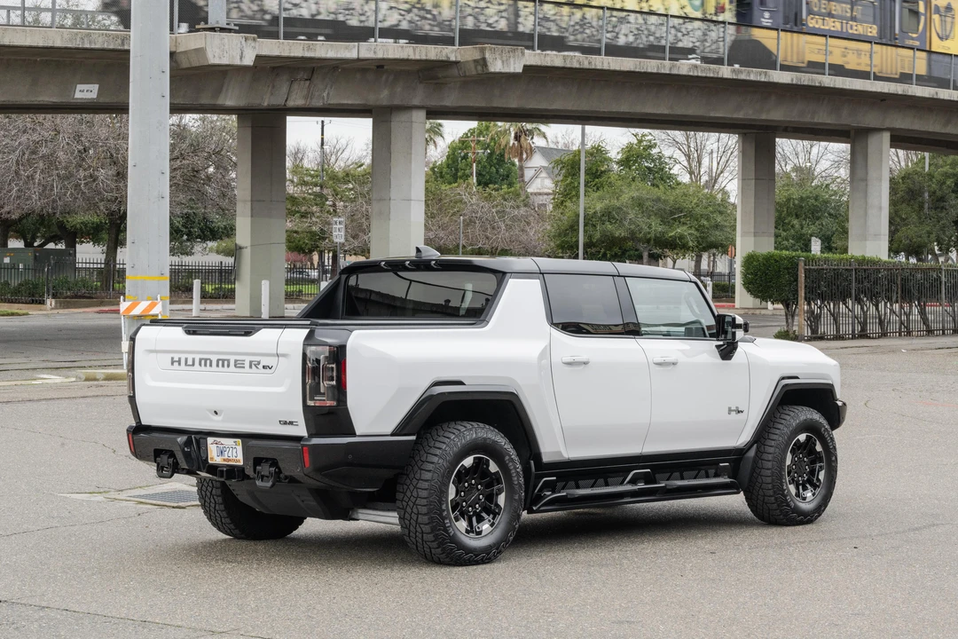 2022 GMC Hummer EV - Image 26 of 31