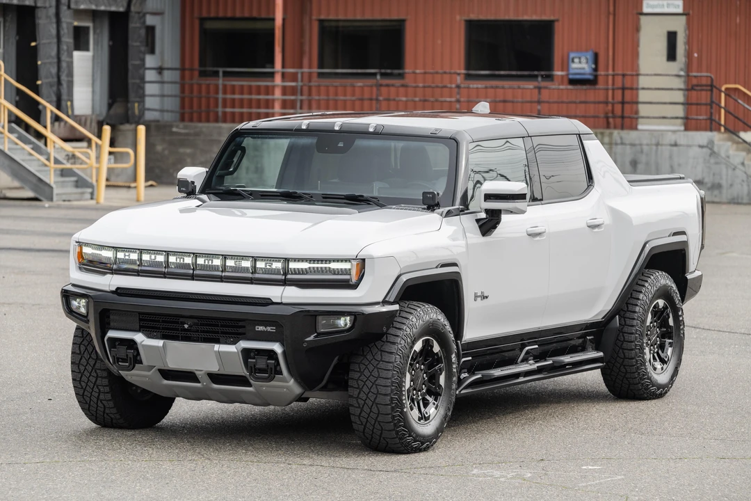 2022 GMC Hummer EV - Image 8 of 31